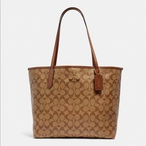 Coach tote in Signature print/ logo